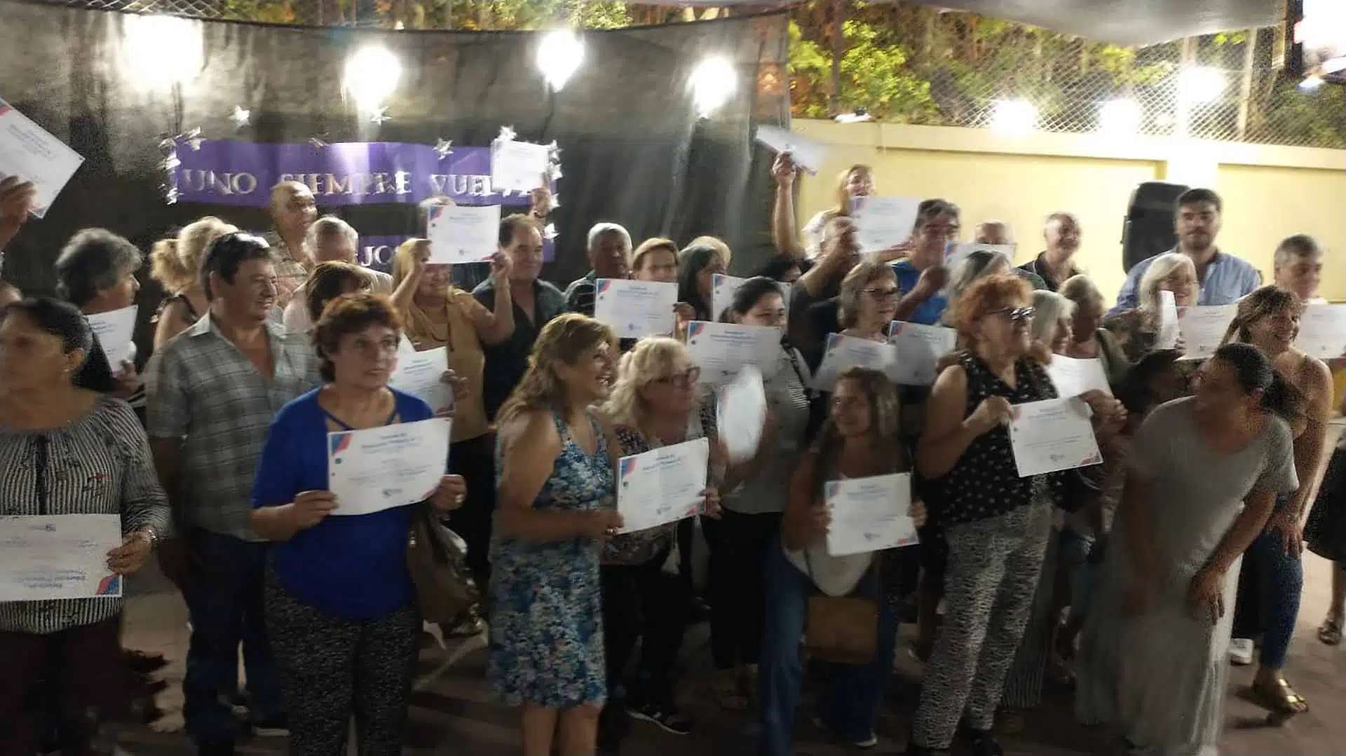 Emotivo Reencuentro De Exalumnos De La Primaria De Derqui El