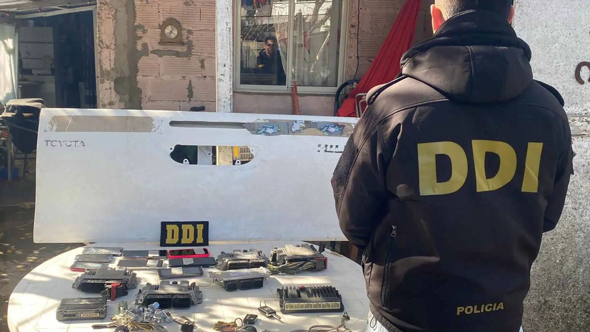 Detenidos robo autos La Lonja