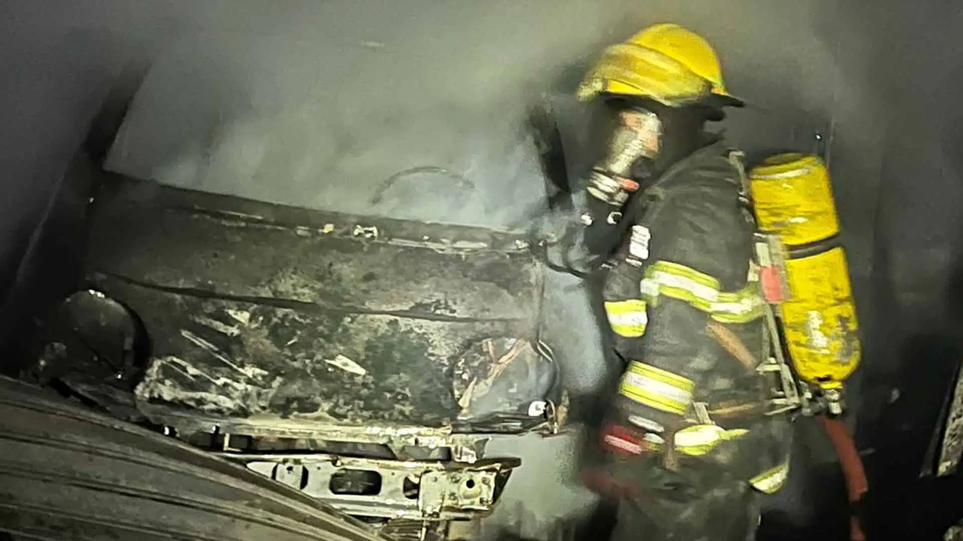 Auto incendiado Panamericana