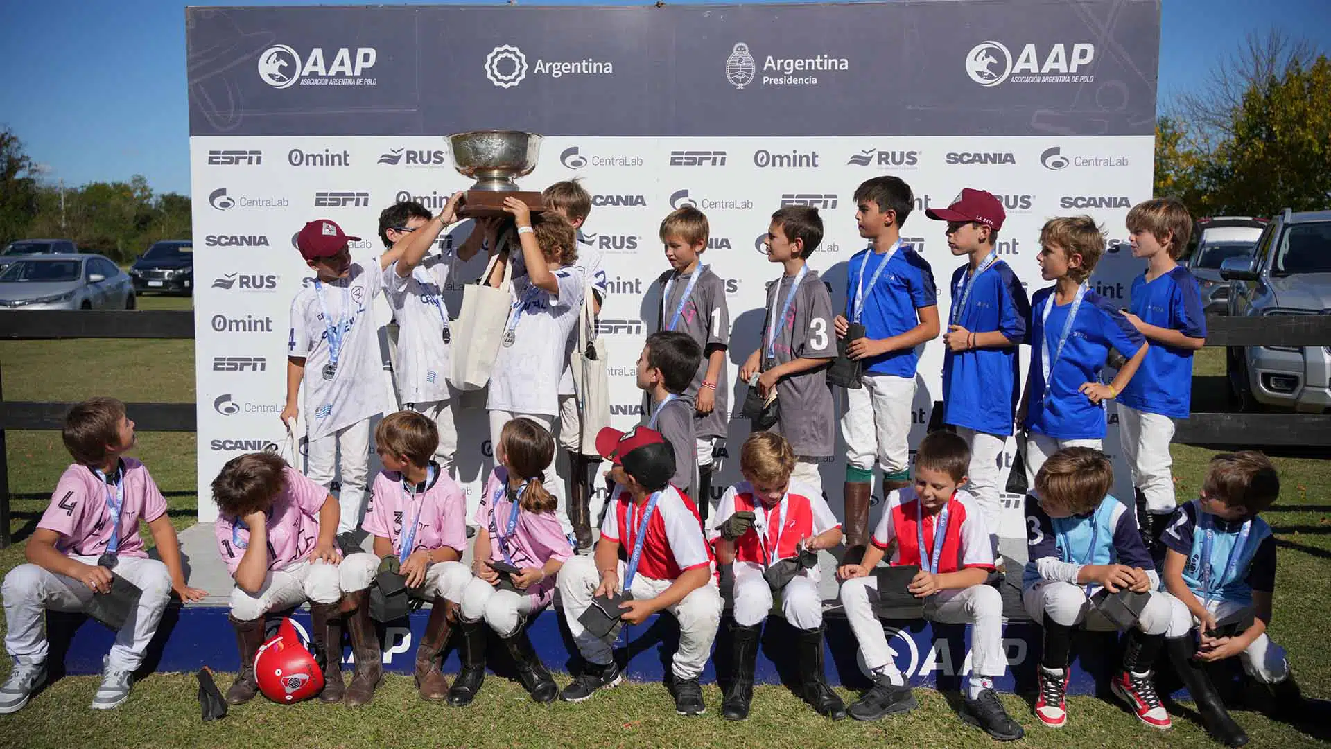 Polo Juveniles y Menores